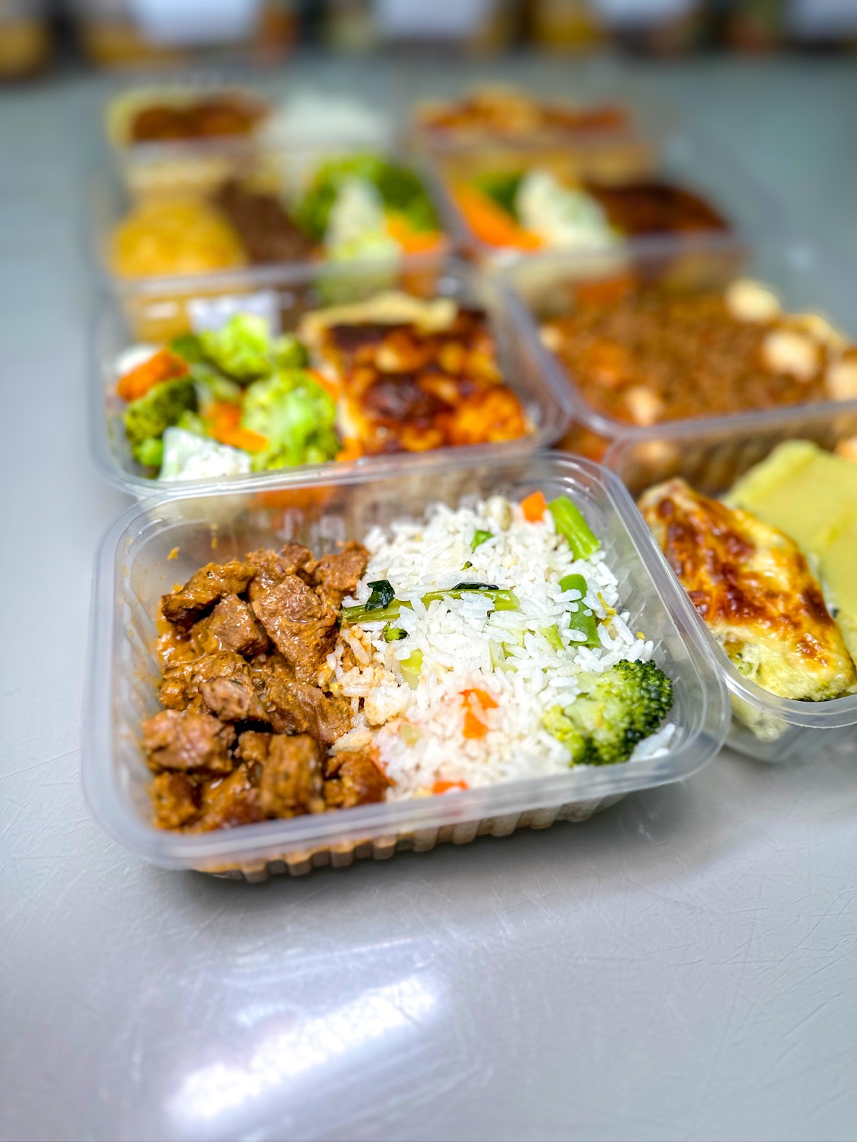 Almôndega com abóbora, arroz integral e feijão